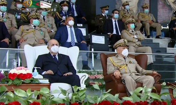 رئيس الجمهورية يشرف على مراسيم تخرج ثلاث دفعات من الضباط بشرشال - Réveil d'algérie