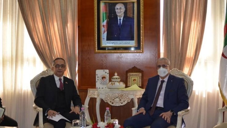 الجزائر اندونيسيا: لقاء وزير التعليم العالي والبحث العلمي “عبد الباقي بن زيان” مع سفير اندونيسيا بالجزائر”شليف أكبر” لتقييم التعاون في مجال التعليم العالي و البحث العلمي. - Réveil d'algérie
