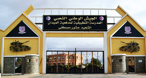 قيادة الناحية العسكرية الأولى، الثلاثاء، رتبت زيارة موجهة لفائدة ممثلي وسائل الإعلام إلى المدرسة التطبيقية لمدفعية الميدان الشهيد عشور مصطفى. - Réveil d'algérie