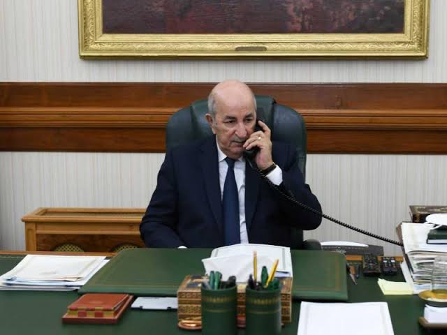 تلقى رئيس الجمهورية، السيد عبد المجيد تبون، امس الجمعة، مكالمة هاتفية من رئيس الوزراء الإيطالي، السيد ماريو دراغي،تشاور حول ” واقع العلاقات الثنائية المتينة، وسبل تعزيزها، وكذا تطوير العمل الحكومي” - Réveil d'algérie