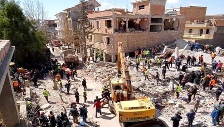 وزير الداخلية و الجماعات المحلية والتهيئة العمرانية، السيد كمال بلجود، “بأن “الجهات المختصة باشرت تحقيقا من خلال وكيل الجمهورية لمعرفة أسباب وقوع حادث انفجار الغاز بالمنزل العائلي”. - Réveil d'algérie