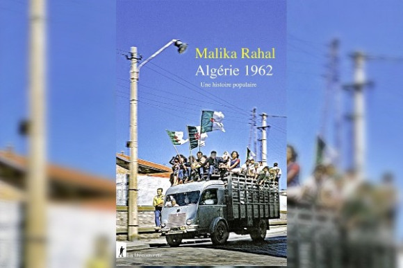 في كتابها الأخير بعنوان “الجزائر 1962 تاريخ شعبي” ، دعت المؤرخة مليكة رحال قراءها إلى الكشف عن الأحداث المعقدة والمهمة لتاريخ الجزائر المستقلة التي حدثت خلال عام 1962 ، إيذانا بنهاية 132 استعمار و بداية عهد جديد. - Réveil d'algérie