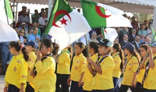 نشطت الكشافة الإسلامية الجزائرية في تنظيم مخيماتها لصيفية لفائدة ما يزيد عن 40 ألف طفل على مستوى الولايات الساحلية. - Réveil d'algérie