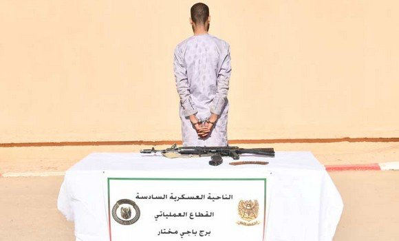 سلم إرهابي نفسه للسلطات العسكرية ببرج باجي مختار. - Réveil d'algérie
