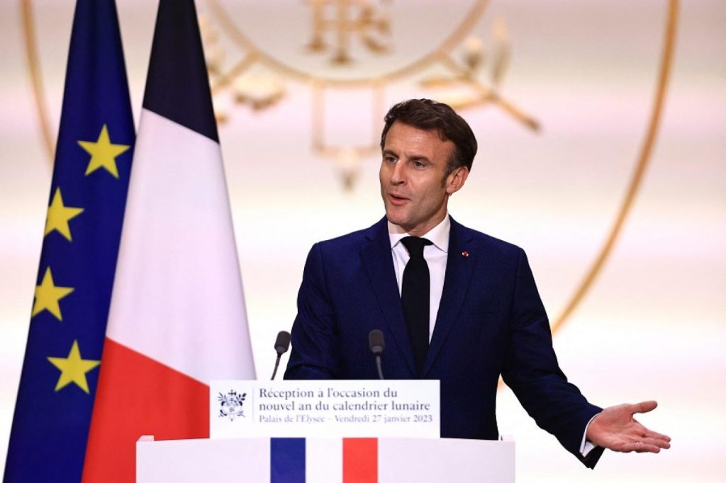 ماكرون يتمسك باتصالاته مع روسيا ويدعو الصين لإدانة الحرب في أوكرانيا. - Réveil d'algérie