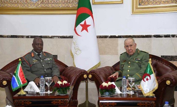 رئيس أركان الجيش استقبل قائد قوات الدفاع الوطني لجنوب إفريقيا. - Réveil d'algérie