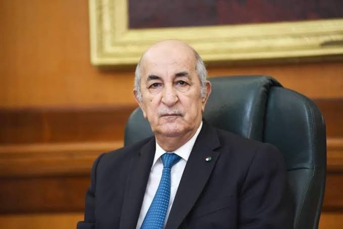 رئيس الجمهورية يعزي عائلة الفقيد, العميد صنادلة محمد توفيق, المدير السابق للمعهد العسكري للغات الأجنبية والترجمة. - Réveil d'algérie