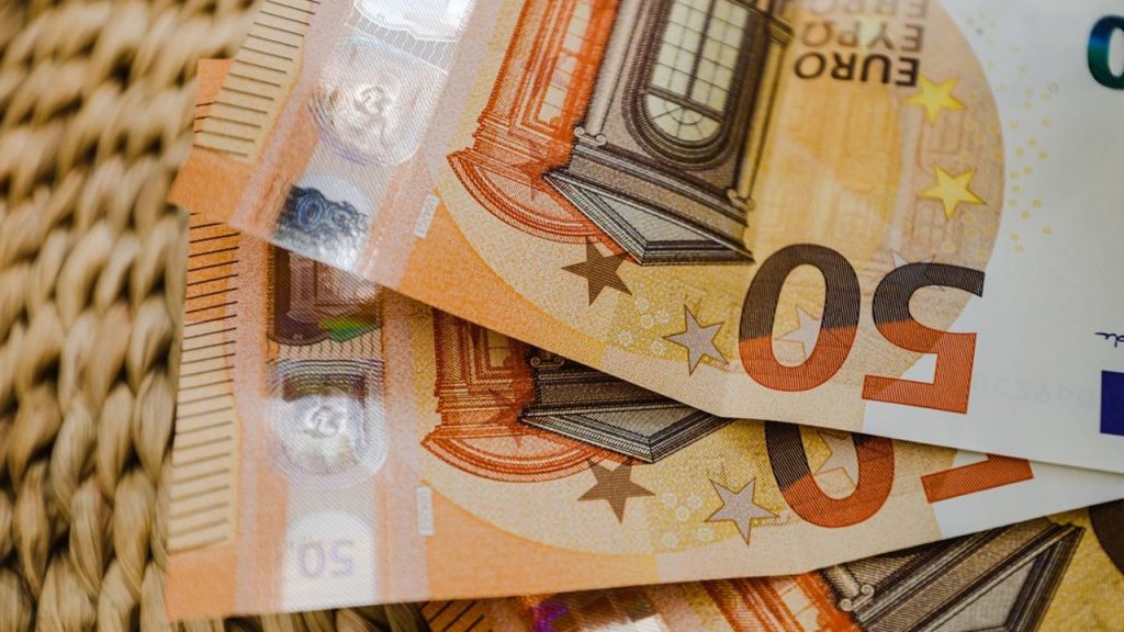 أسعار الصرف : هبوط اليورو يلفت الأنظار في تداولات اليوم بسوق السكوار - Réveil d'algérie