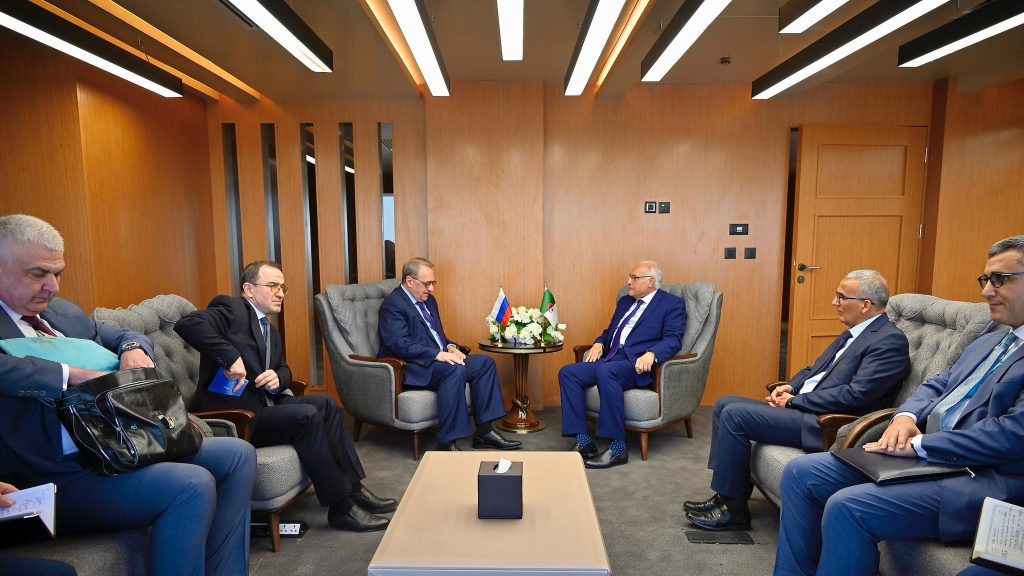 عشية قمة بغداد…عطاف يُجري خمسة لقاءات دبلوماسية لتعزيز الشراكات العربية والإفريقية والدولية - Réveil d'algérie