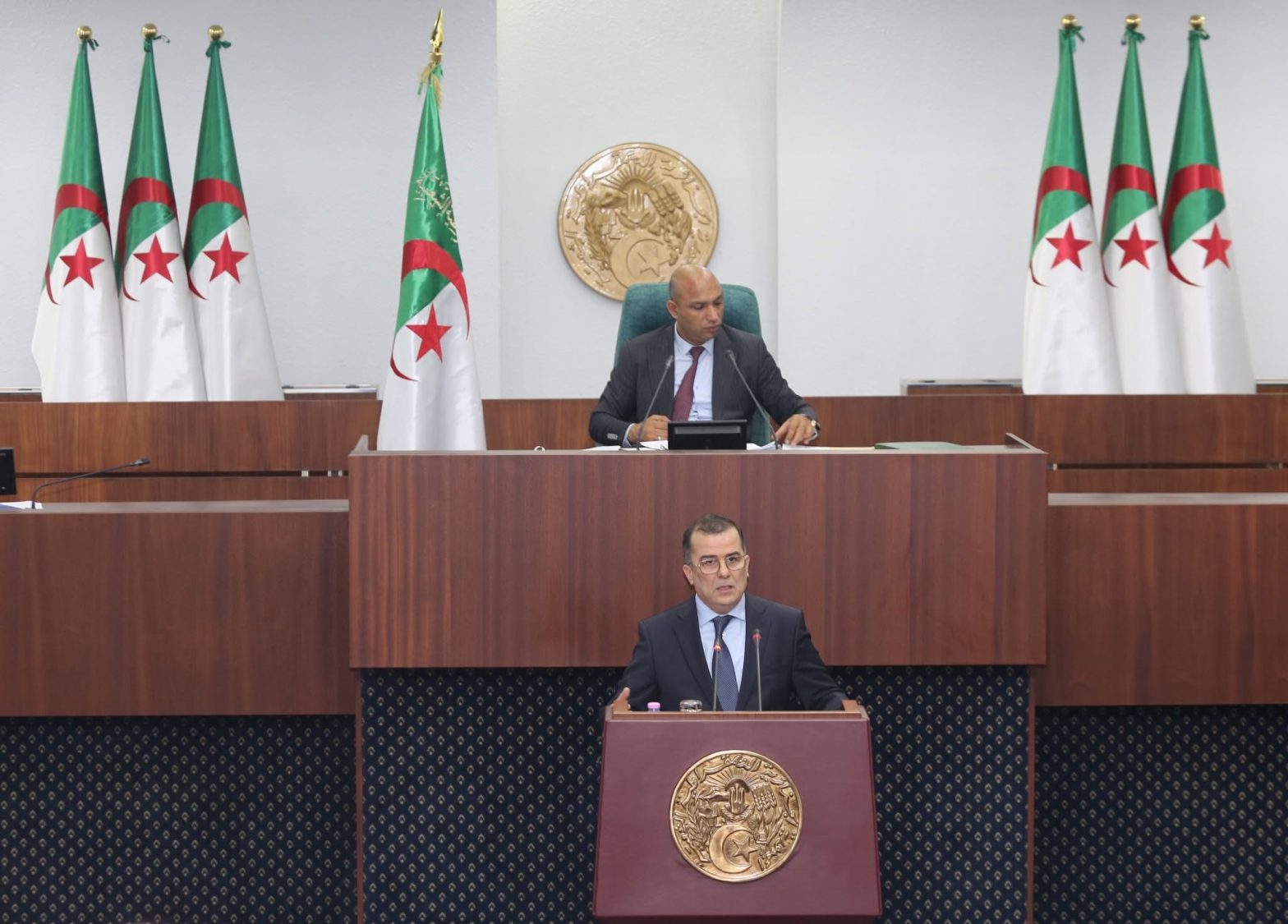 منحة البطالة، رفع الأجور، وتعديل التقاعد: السياسة الاجتماعية في وجه التقلبات الاقتصادية - Réveil d'algérie