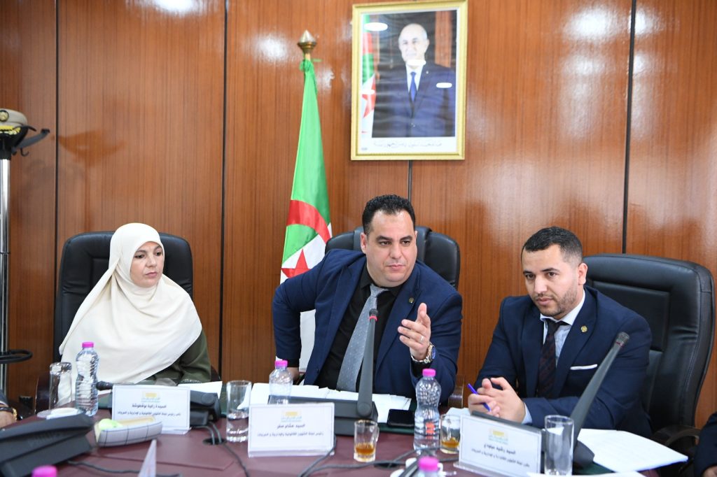 أعضاء لجنة الشؤون القانونية و الإدارية في البرلمان يدرسون أحكام مشروع قانون التعبئة العامة - Réveil d'algérie