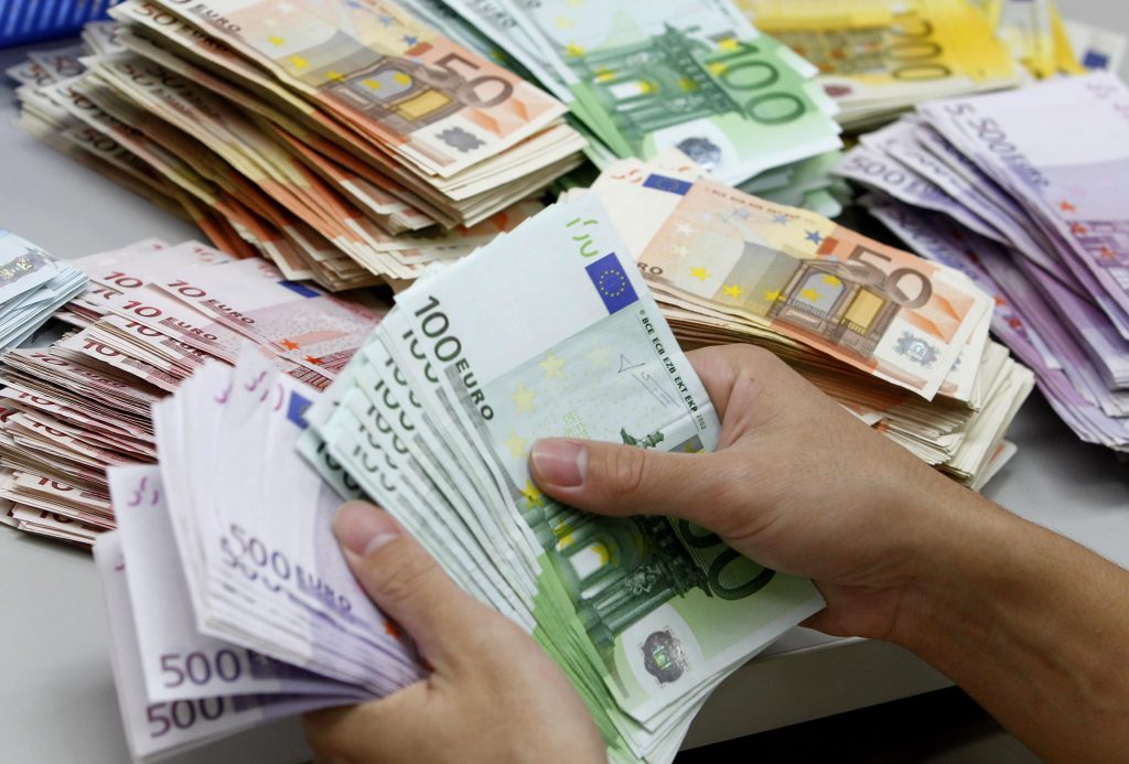 استقرار أسعار الصرف في السوق الموازية وسط توقعات بتغيرات مرتقبة - Réveil d'algérie