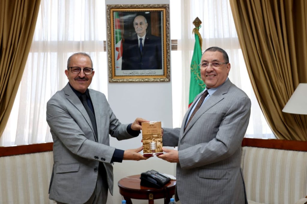 وزير الداخلية يستقبل المخرج الجزائري السعيد عولمي - Réveil d'algérie