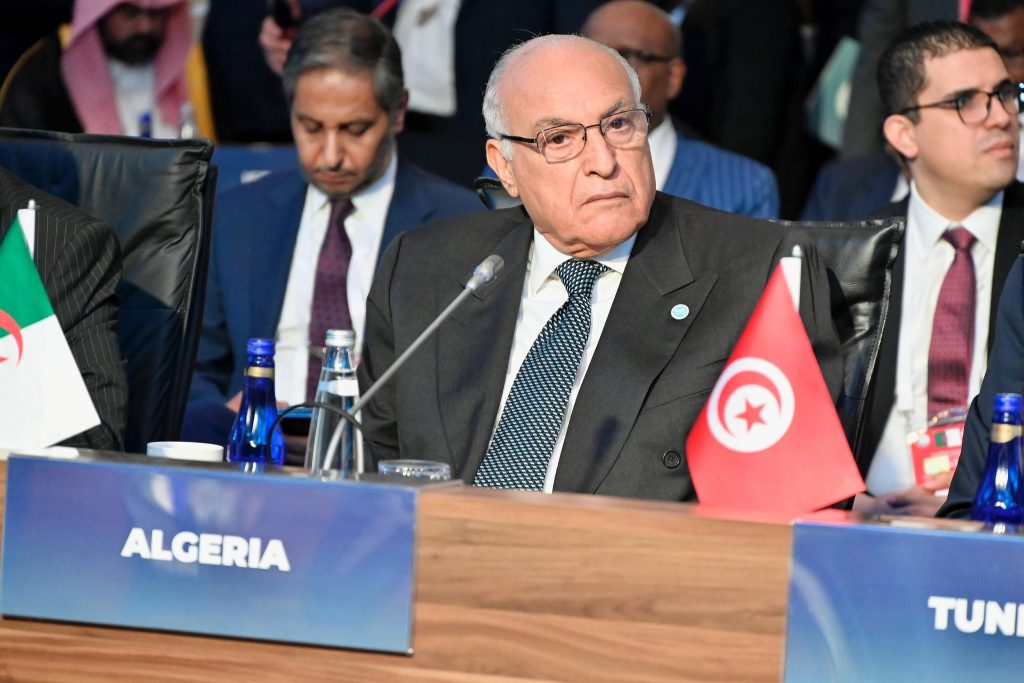 أحمد عطاف يجري سلسلة لقاءات ثنائية على هامش الدورة الـ51 لمجلس وزراء خارجية منظمة التعاون الإسلامي - Réveil d'algérie