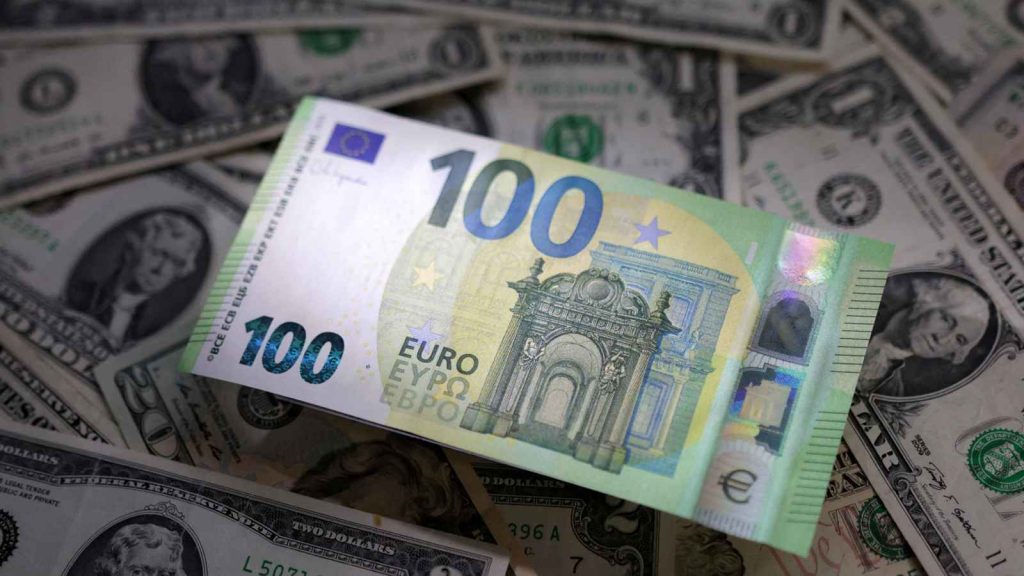 كم بلغ سعر الدولار واليورو اليوم في سوق السكوار؟ إليك التفاصيل الكاملة - Réveil d'algérie
