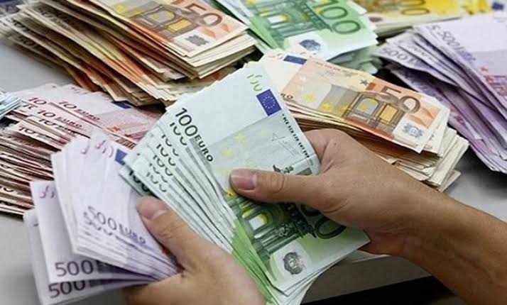 السوق السوداء للعملات: هذه أسعار الدولار واليورو في ساحة السكوار اليوم السبت 14 جوان - Réveil d'algérie