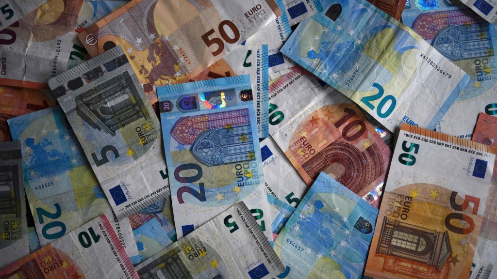 أسعار الصرف: اليورو يتجاوز مستويات جديدة بسوق السكوار الأربعاء 2 جويلية - Réveil d'algérie