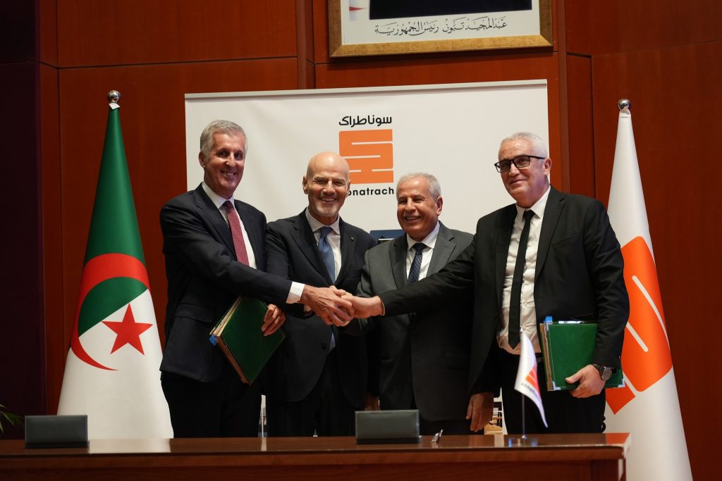 سوناطراك توقع عقد تقاسم إنتاج مع “إيني” الإيطالية باستثمار يفوق 1.3 مليار دولار - Réveil d'algérie