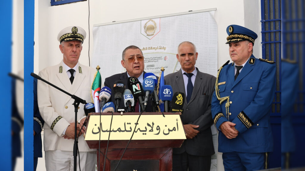 وزير الداخلية: تجنيد36 ألف شرطي لتأمين الشواطئ خلال موسم الاصطياف - Réveil d'algérie