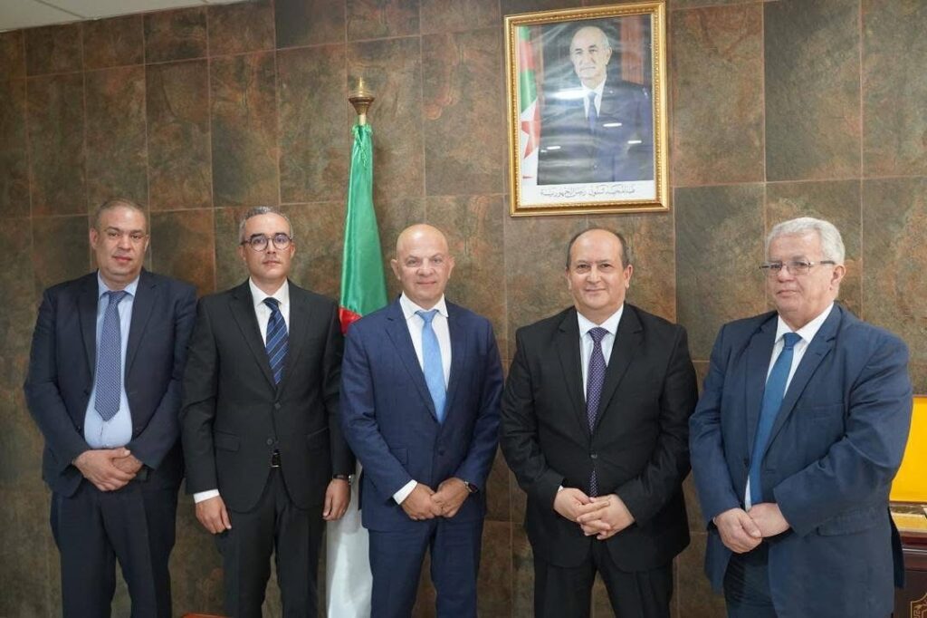 وزارة الصناعة تجدد دعمها للشراكات الجدية لتطوير صناعة السيارات - Réveil d'algérie