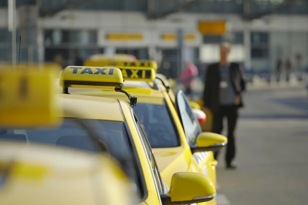 “Taxi Safe” يسجل انطلاقة قوية بـ11 ألف طلب خلال 3 أيام من إطلاقه - Réveil d'algérie