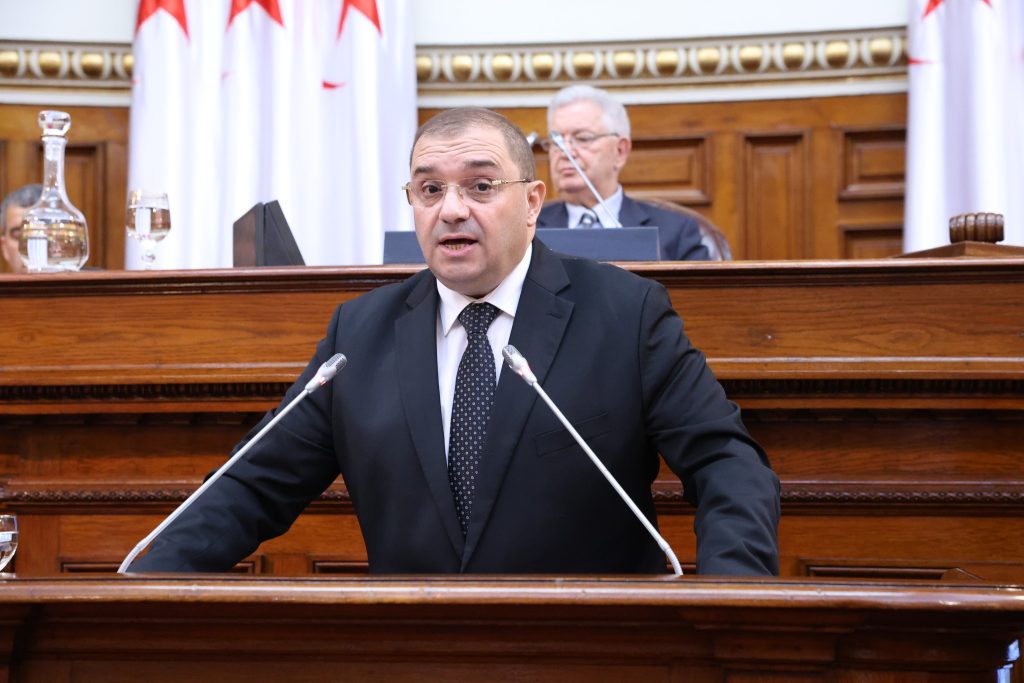وزير العدل يستعرض أمام لجنة الشؤون القانونية المحاور الأربعة للتعبئة العامة - Réveil d'algérie