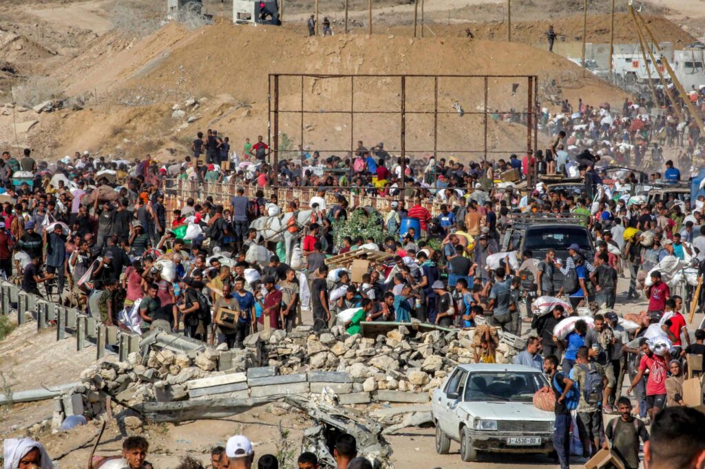 نزوح عشرات آلاف الفلسطينيين في غزة وسط المجاعة وتصاعد القصف الصهيوني - Réveil d'algérie