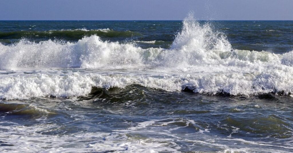 طقس الجزائر: موجة حر وأمواج عالية هذا الأربعاء 20 أوت - Réveil d'algérie