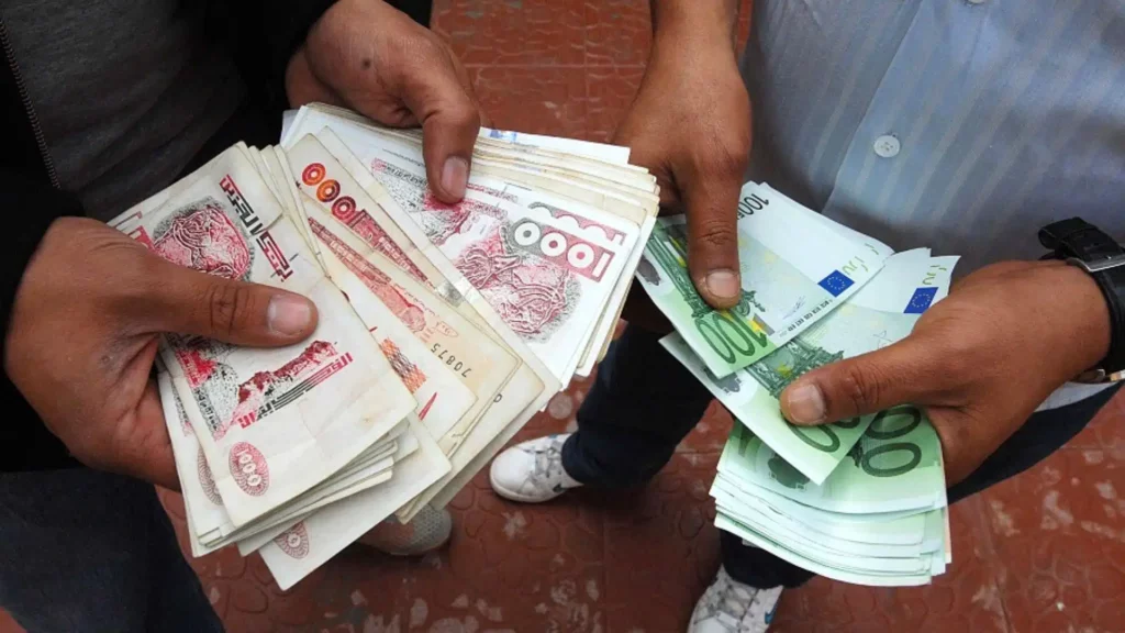 ارتفاع اليورو والدولار في السوق السوداء بالجزائر العاصمة اليوم الإثنين 25 أوت - Réveil d'algérie