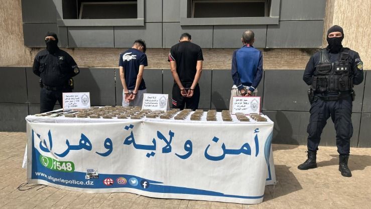وهران: توقيف 03 أشخاص وحجز قرابة 10 كلغ من الكيف المعالج - Réveil d'algérie