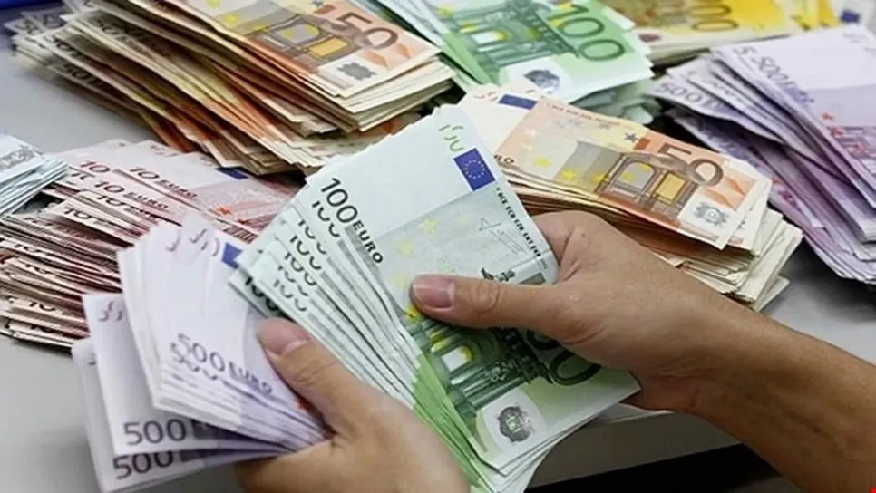 شرطة الحدود تحجز أزيد من 01 مليون أورو بين أفريل و جويلية 2025 - Réveil d'algérie