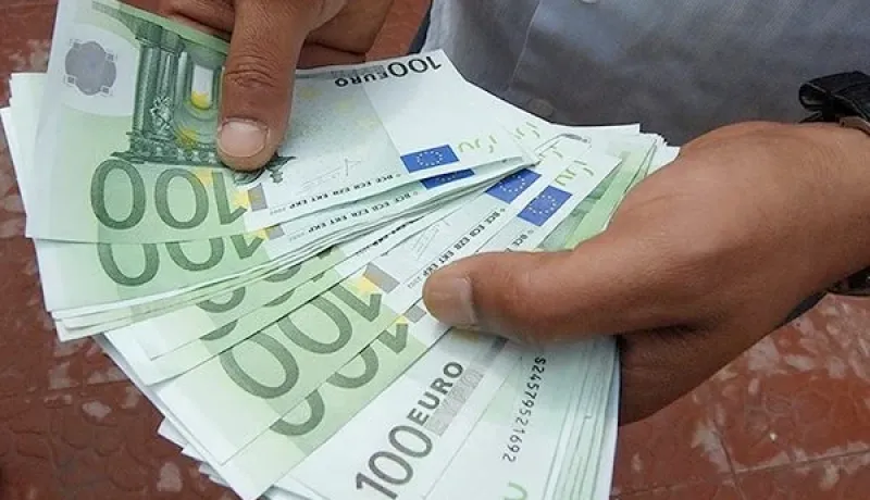 جديد السوق السوداء: تعرف على أسعار اليورو، الدولار والجنيه الإسترليني اليوم الجمعة بالسكوار - Réveil d'algérie