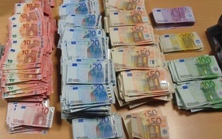 الشلف: إحباط شبكة متخصصة في تزوير العملة الأجنبية وحجز 1,8 مليون يورو - Réveil d'algérie