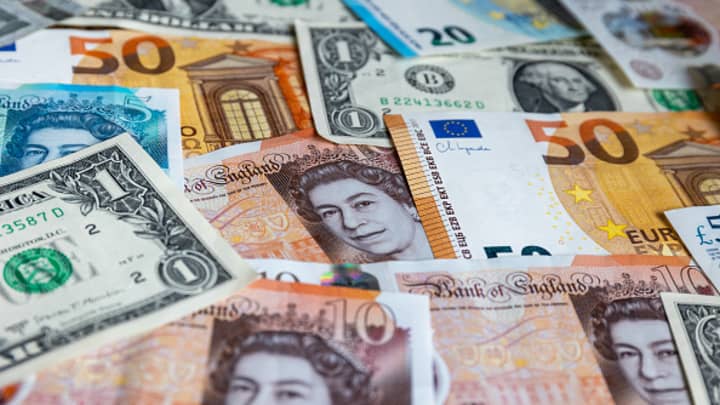 سوق العملات السوداء يشهد تقلبات متواصلة: أسعار الدولار واليورو الآن - Réveil d'algérie