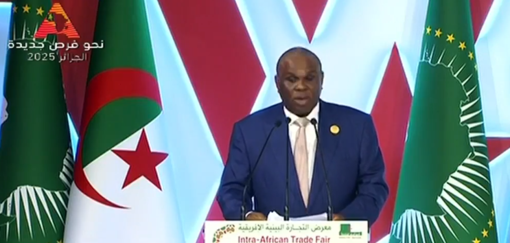 رئيس البنك الإفريقي للتصدير والاستيراد يشيد بنجاح تنظيم المعرض الإفريقي - Réveil d'algérie