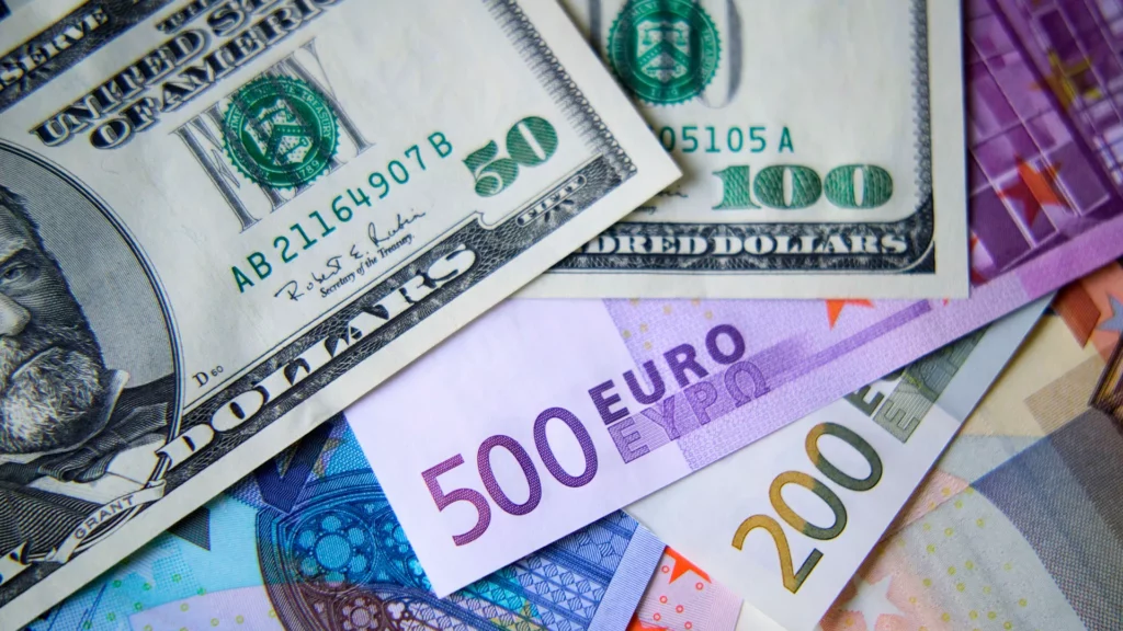 تحديث السوق السوداء: أسعار اليورو والدولار مساء الاثنين 15 سبتمبر - Réveil d'algérie