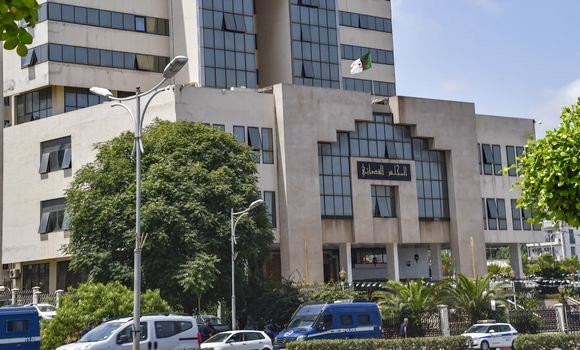La demande de levée du contrôle judiciaire de Karim Tabou et Slimane Hamitouche rejetée - Réveil d'algérie