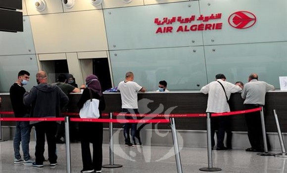 Réouverture des frontières aériennes: arrivée à Alger du premier vol avec 299 passagers à bord - Réveil d'algérie