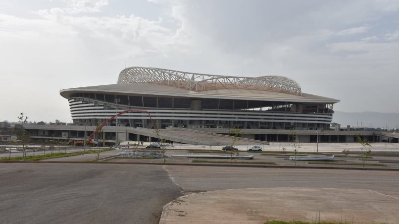 Instructions pour accélérer la pose de gazon naturel dans le champ du stade de Baraki. - Réveil d'algérie