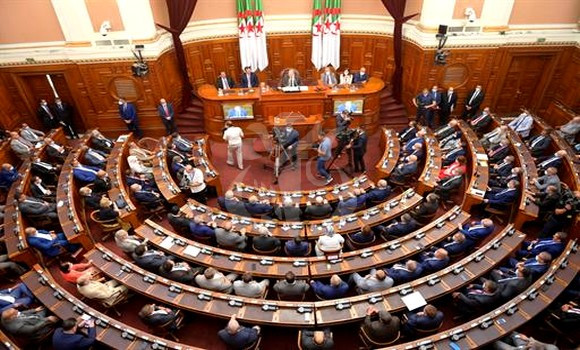 Parlement: Réunion des bureaux des deux chambres au siège du CN - Réveil d'algérie