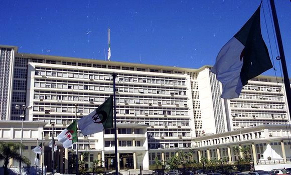 Benabderrahmane préside une réunion du gouvernement consacrée à plusieurs secteurs - Réveil d'algérie