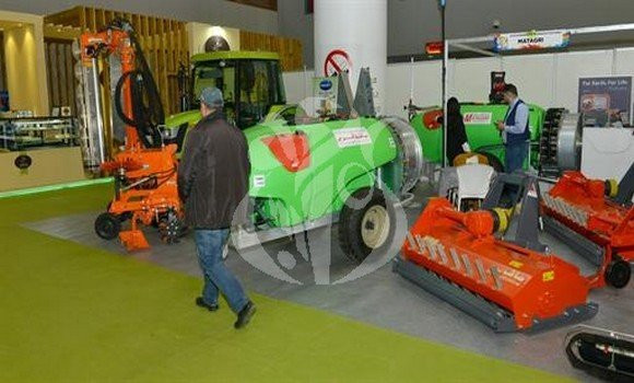 Autorisation d’importation du matériel agricole: vers la promotion des cultures stratégiques et industrielles - Réveil d'algérie