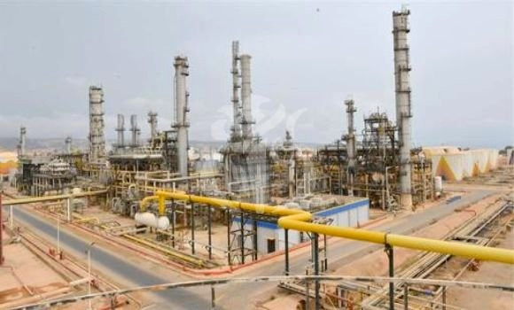 Arzew: Mise en service de la ligne de production et de remplissage des bidons d’huile moteur - Réveil d'algérie