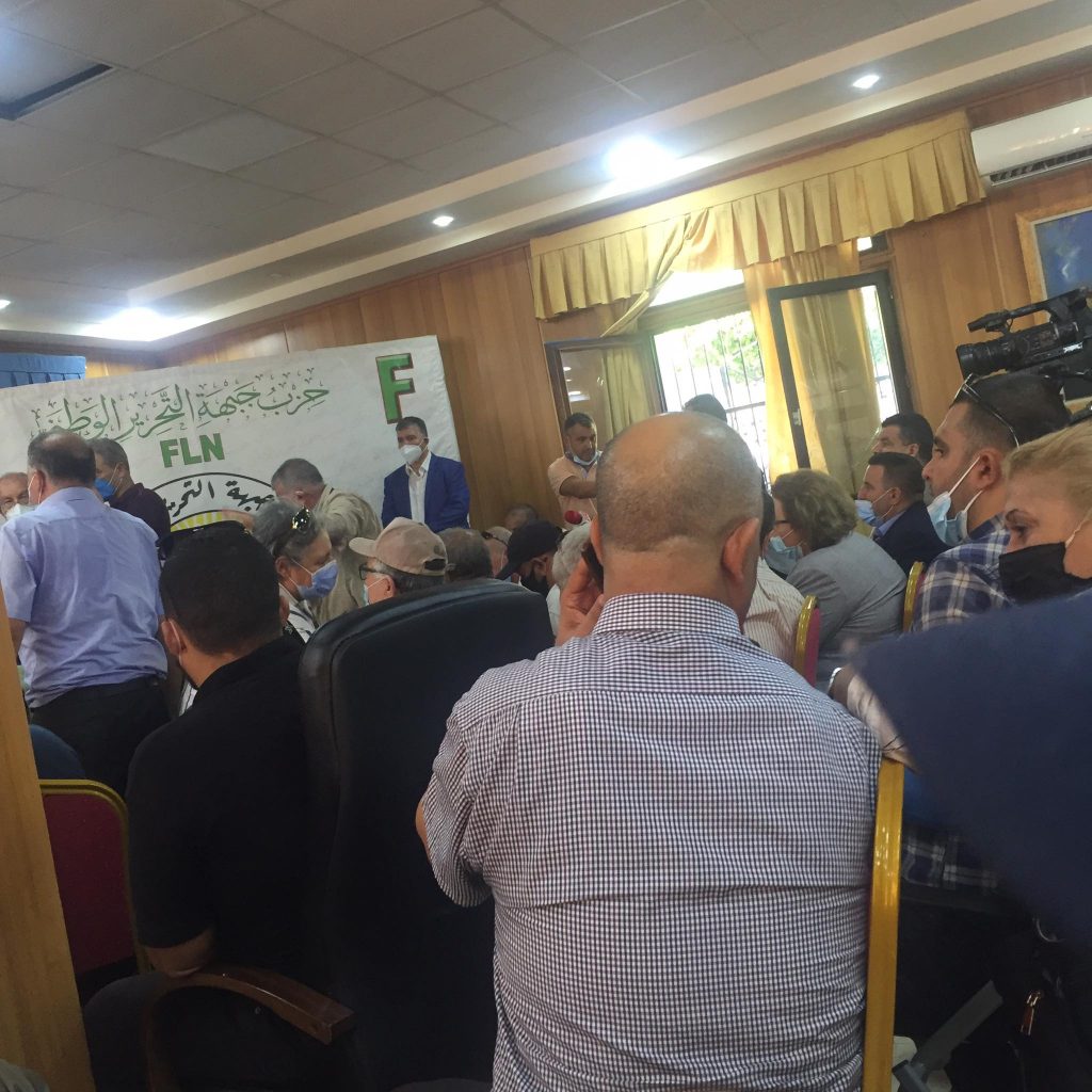 Fin de règne du secrétaire générale du FLN « Abou el fadl Baadji ». - Réveil d'algérie