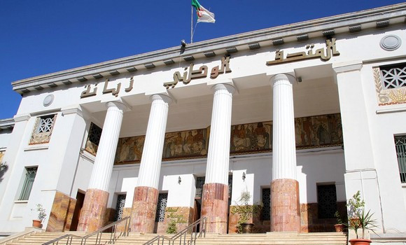 Oran: trois artistes peintres exposent au Musée « Ahmed Zabana » - Réveil d'algérie