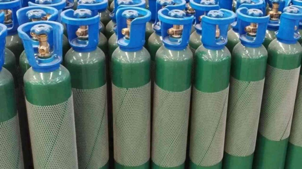 Distribution de 100 bouteilles d’oxygènes à six hôpitaux de la wilaya de Mascara - Réveil d'algérie