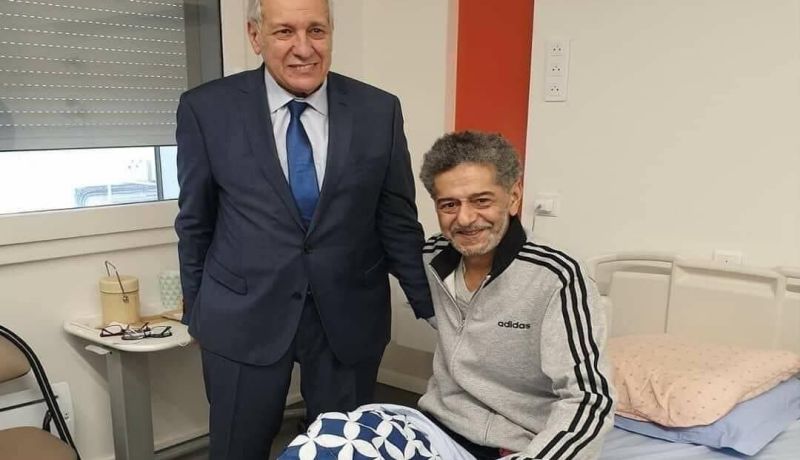 L’ambassadeur d’Algérie en France rend visite au grand artiste »Salah Aougrout » pour s’enquérir de son état de santé. - Réveil d'algérie