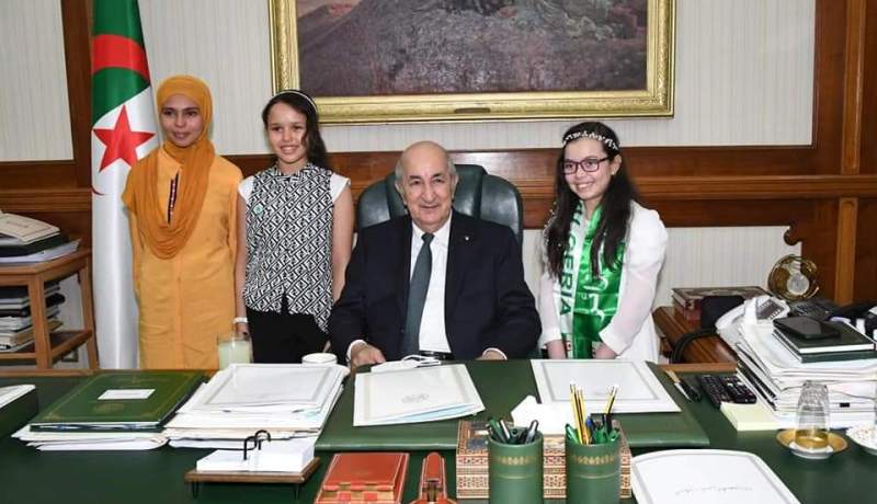 Le président Tebboune honore les meilleurs élèves du Championnat du monde de calcul mental et mathématique. - Réveil d'algérie