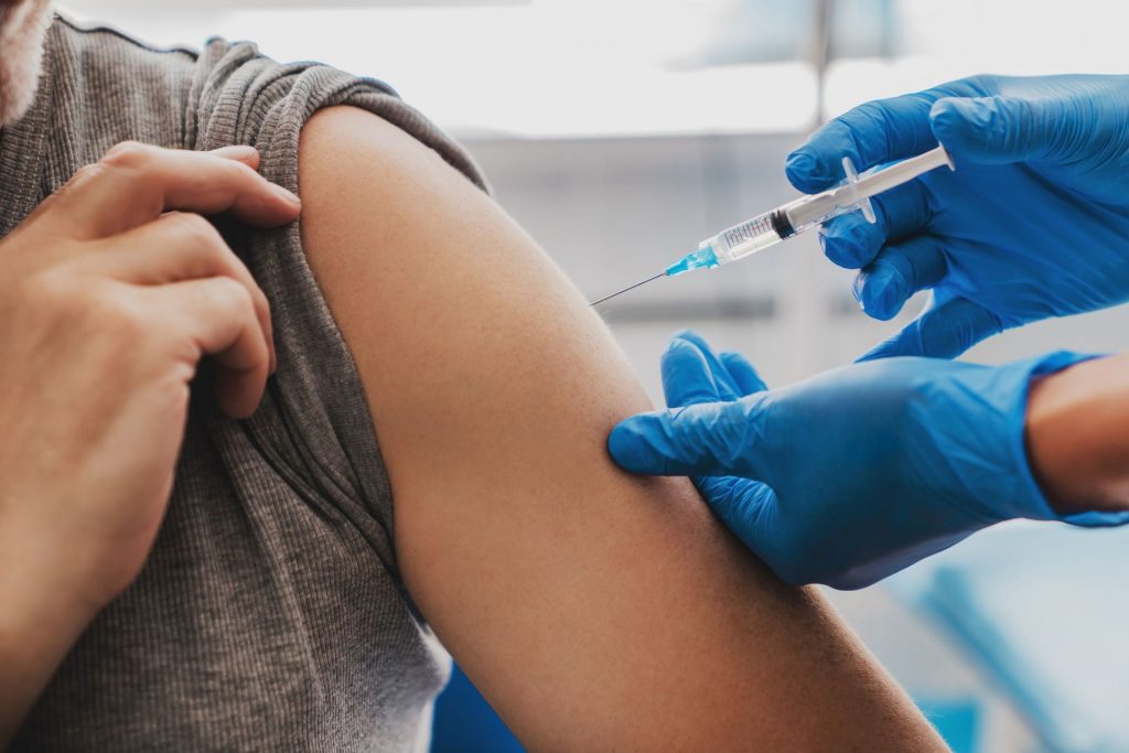 Corona : impliquer les cliniques privées dans le processus de vaccination. - Réveil d'algérie