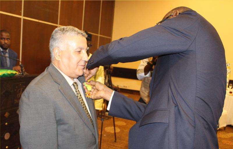 L’ambassadeur d’Algérie au Mali reçoit la médaille diplomatique. - Réveil d'algérie